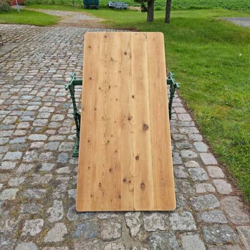 Engelsk bord med grønt støbejernsunderstel og nyrenoveret bordplade - Image 3