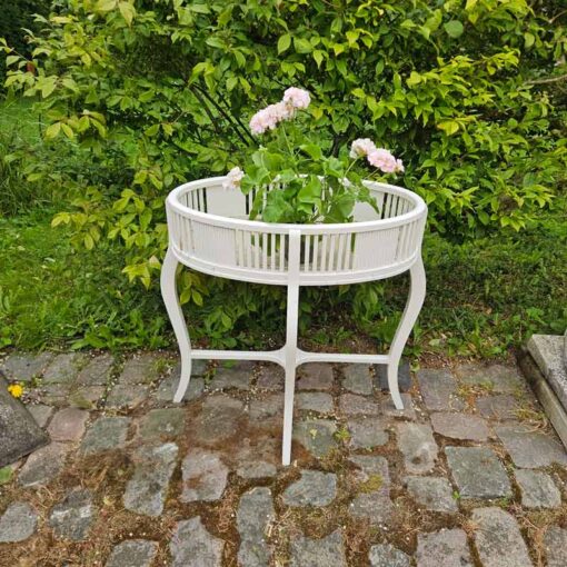 Svensk blomsterbord i Carl Larsson-stil.